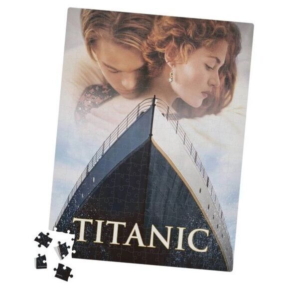 Titanic Movie Blockbuster 500pc Puzzle In Plastic VHS Case - Picture 2 of 5